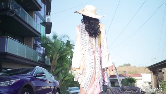 Чернокожая студентка добилась взаимности от друга своего отца