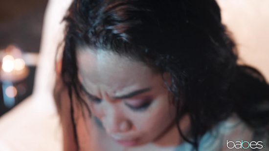 Чернокожая студентка добилась взаимности от друга своего отца