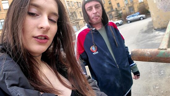 Секс-попрошайка и блогерша в кризисе