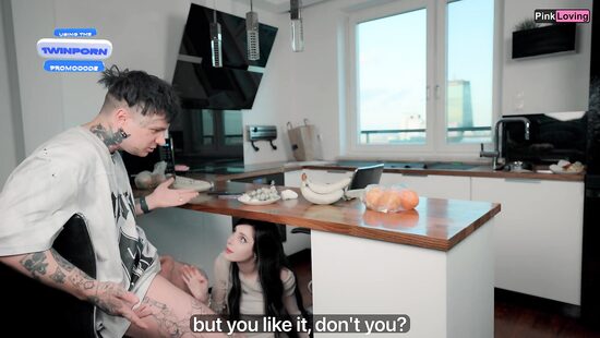 Трахни подругу, пока она не видит