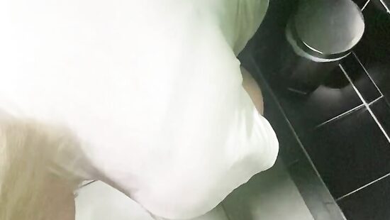 Блондинка сосет  в кфс