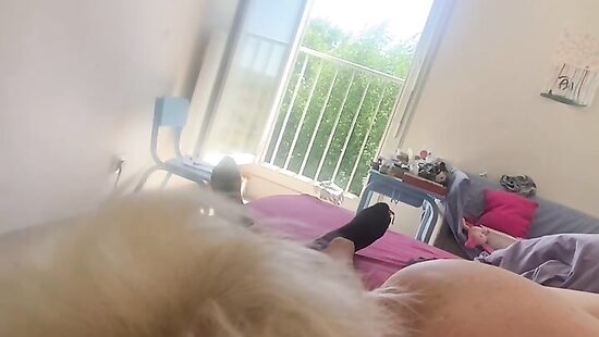 Пока дети в школе , мать детей сосет хуй