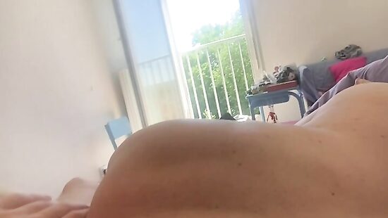 Пока дети в школе , мать детей сосет хуй