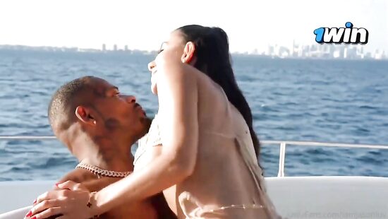 На лодке любви большого члена