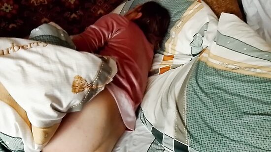 девочка спит