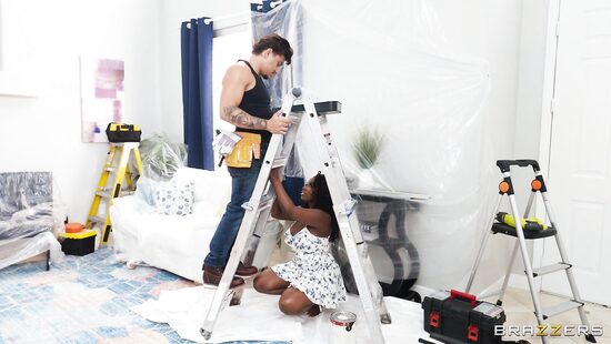 Дрель, молоток и похоть на стремянке