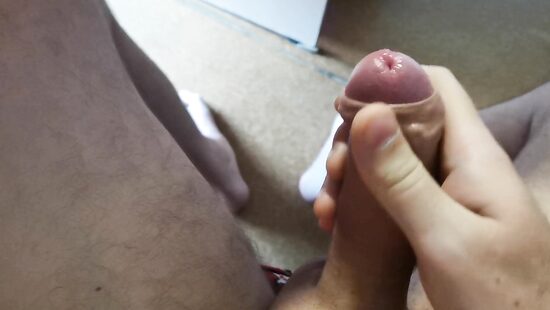 Горячий вирт и возбуждённый член под столом с сексуальной девочкой!