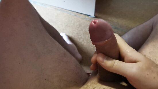 Горячий вирт и возбуждённый член под столом с сексуальной девочкой!