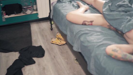 Шеринг кровати и жопы