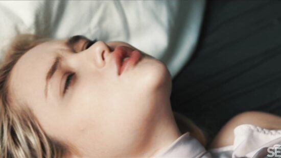 Лифчик, тоска и позы из йоги