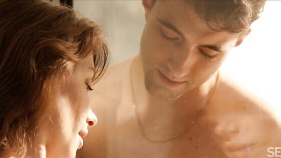 Прикосновение за стеклом