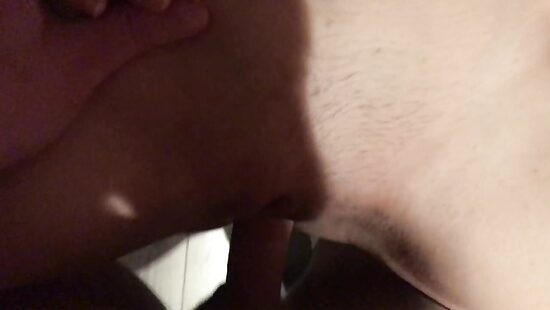 Пытается сделать приятно