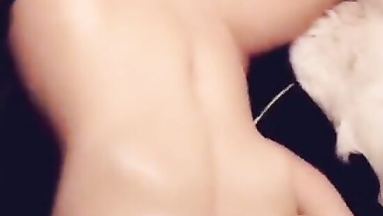 Смотрю порно и трогаю свои сиськи