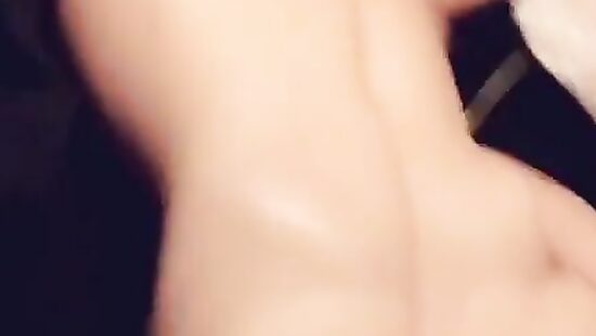 Смотрю порно и трогаю свои сиськи