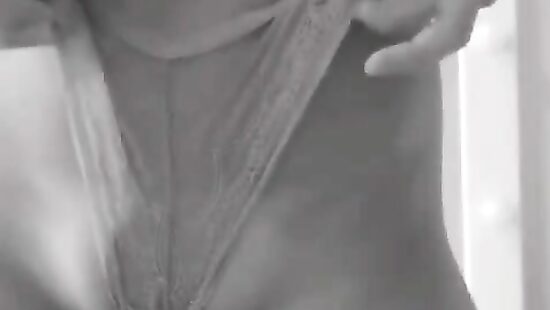 Кто хочет снять с меня трусики?