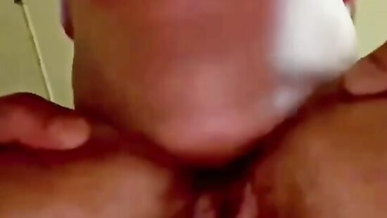 Лижу киску шлюшке