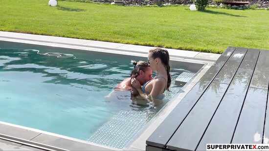 У соседа и трава зеленее, и жена кончает лучше