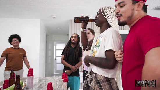 Тусовочка в трусах друга