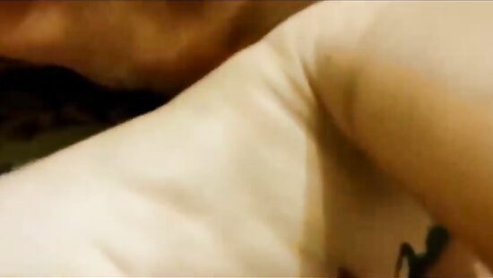 Друг поделился видео, где он с двумя своими друзьями по кругу пустили одну милфетку!)