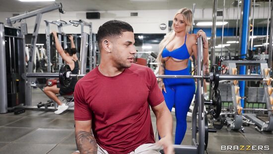 Под осуждающие взгляды качков