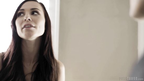 Длинноногая телочка порадовала кучерявого друга утешительным сексом