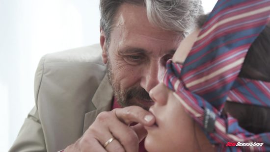 Престарелый развратник оттрахал молоденькую красотку большим членом