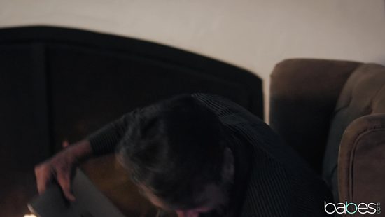 Зрелый развратник страстно отжарил молоденькую содержанку и напоил спермой