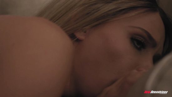 Пошлый мужичок жарко оттрахал сексапильную худышку в винтажном платье