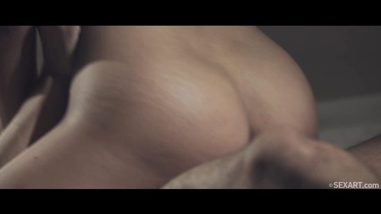 Умелый парень заставил изящную брюнетку кончать от куни и нежного траха