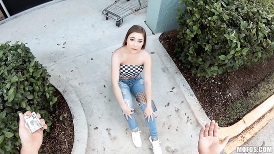 Студентка повелась на пикапера и отдалась в ванной комнате за деньги