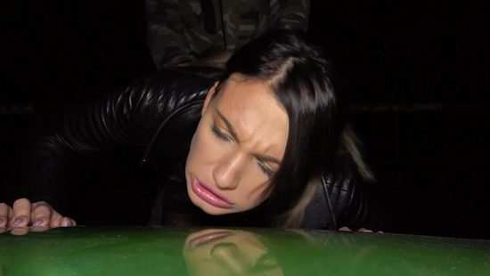 Пацан уболтал красотку на глубокий минет и жесткий секс за бабло