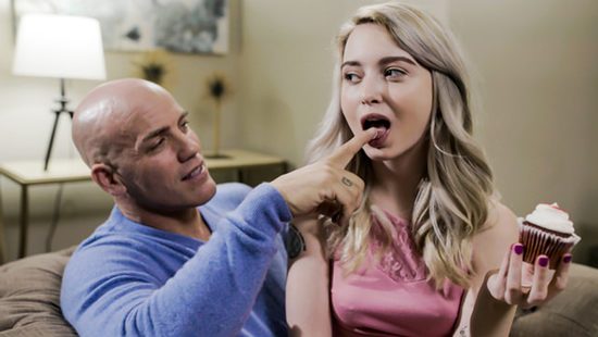 На 18й день рождения отчим подарил падчерице особый подарок