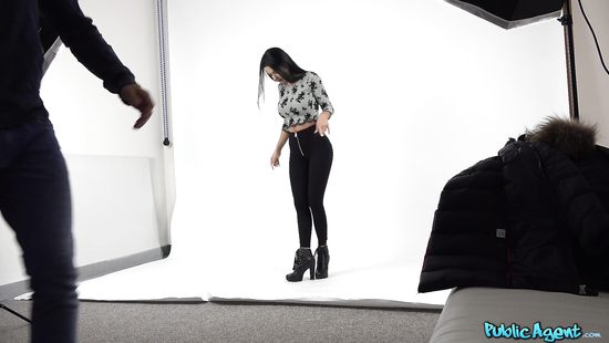 Фотограф нашел идеальную модель для секса и фотосессий