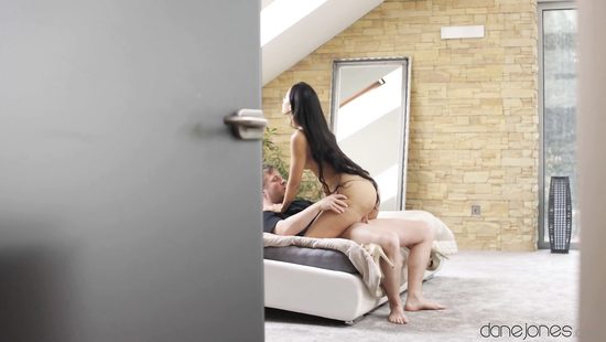 Хочет замуж поэтому ублажает дырками и завтраком