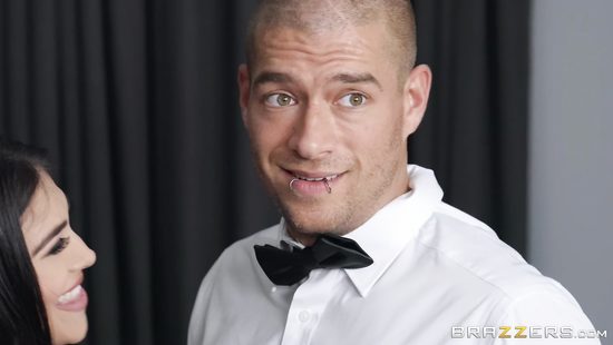 Жена изменила любимому с официантом в гостинице