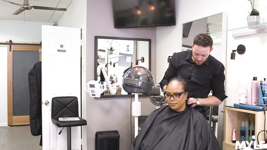 Похотливая начальница заставляет работника удовлетворять все её прихоти